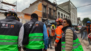 GOBIERNO DE LA CIUDAD DE MÉXICO ATIENDE DESPLOME DE FACHADA EN EL CENTRO HISTÓRICO; HAY CUATRO PERSONAS AFECTADAS